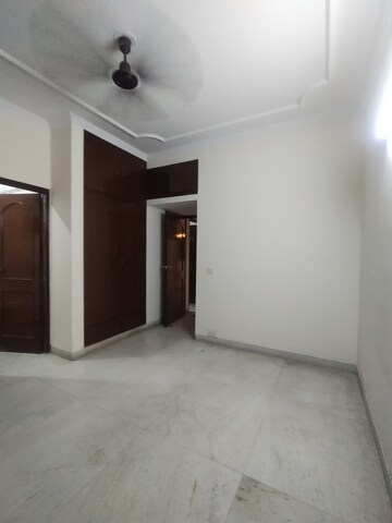 Furnished Amenities in 1.5 BHK Builder Floor at Ardee Mall, Sector 52 – for Rent