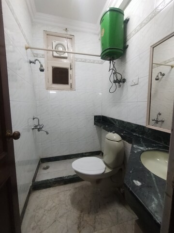 Master Bedroom in 1.5 BHK Builder Floor at Ardee Mall, Sector 52 – for Rent
