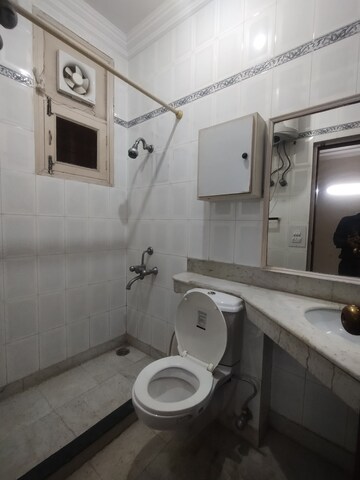 Bathroom in 1.5 BHK Builder Floor at Ardee Mall, Sector 52 – for Rent