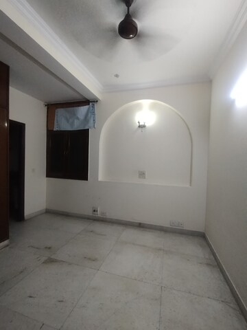 Bathroom in 1.5 BHK Builder Floor at Ardee Mall, Sector 52 – for Rent
