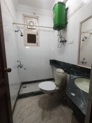 Master Bedroom in 1.5 BHK Builder Floor at Ardee Mall, Sector 52 – for Rent