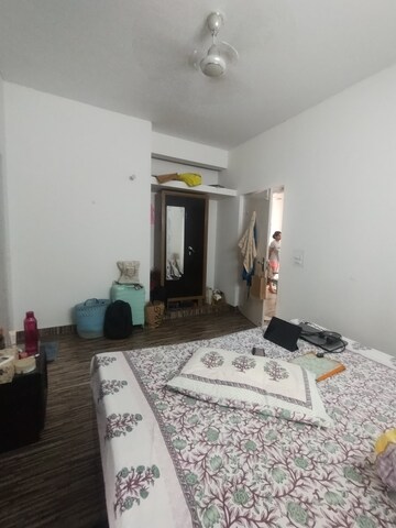 Furnished Amenities in 3 BHK Builder Floor at Ansal Sushant Lok I, Sector 43 – for Rent