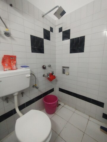 Master Bedroom in 3 BHK Builder Floor at Ansal Sushant Lok I, Sector 43 – for Rent