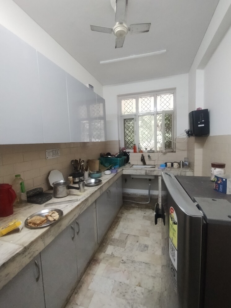 Kitchen, rof-portico 3 Bedroom 215 Sq.Yd. Builder Floor In Sector 43 Gurgaon 8923244