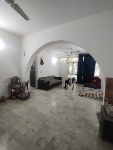 Furnished Amenities in 3 BHK Builder Floor at ROF Portico, Sector 43 – for Rent