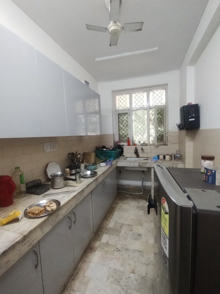 Kitchen, rof-portico 3 Bedroom 215 Sq.Yd. Builder Floor In Sector 43 Gurgaon 8923244