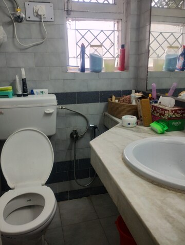 Bathroom in 3 BHK Builder Floor at ROF Portico, Sector 43 – for Rent