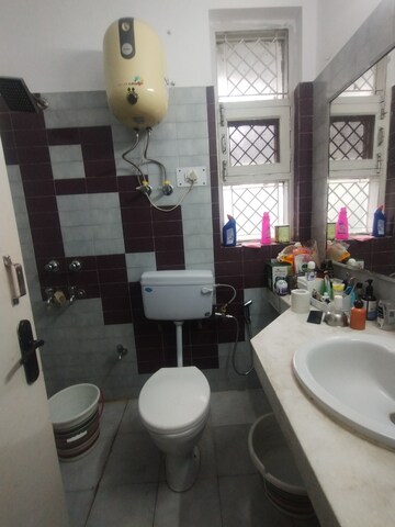 Master Bedroom in 3 BHK Independent House at Tarika CGHS, Sector 43 – for Rent