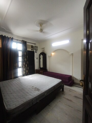 Staircase in 3 BHK Builder Floor at Ardee Mall, Sector 52 – for Rent