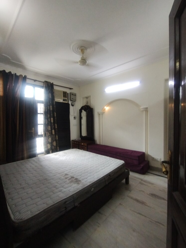 undefined, ardee-mall 3 Bedroom 215 Sq.Yd. Builder Floor In Sector 52 Gurgaon 8923258