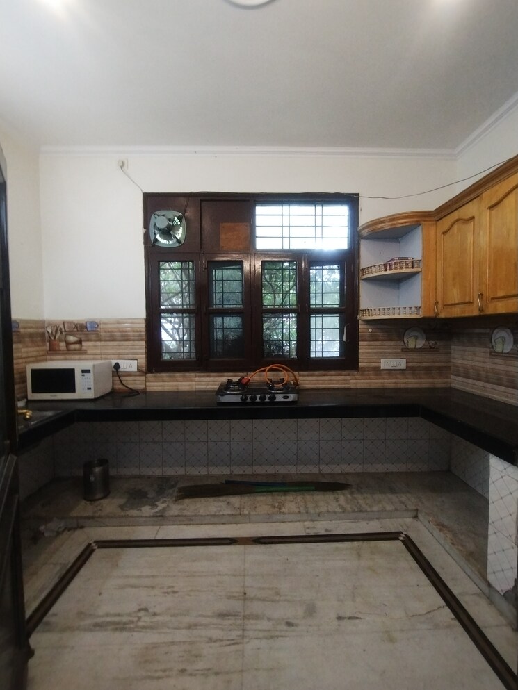 undefined, ardee-mall 3 Bedroom 215 Sq.Yd. Builder Floor In Sector 52 Gurgaon 8923258