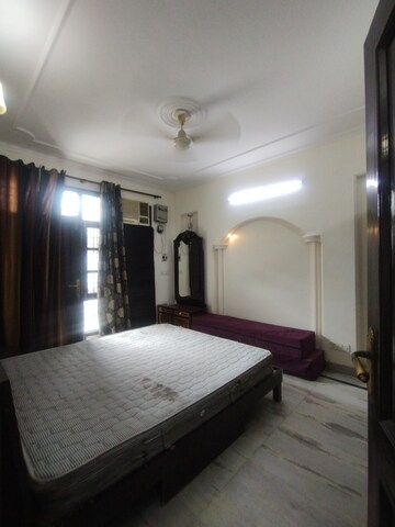 Kitchen in 3 BHK Builder Floor at Ardee Mall, Sector 52 – for Rent