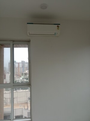 Room in 2.5 BHK Apartment at Prakash Dhanraj, Borivali West – for Sale