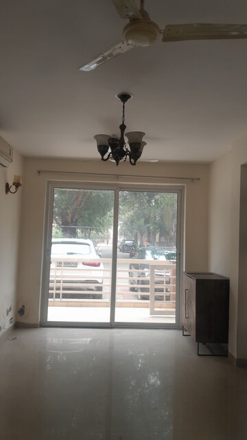 Room in 2 BHK Builder Floor at Unitech Woodstock Floors, Sector 50 – for Rent