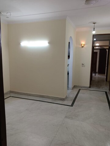 Room in 2 BHK Builder Floor at Lajpat Nagar 4 – for Rent