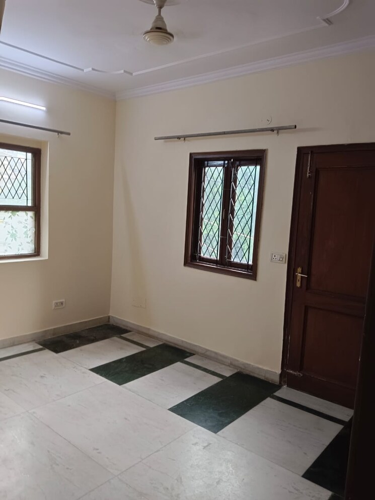 Room, lajpat nagar 4 2 Bedroom 1000 Sq.Ft. Builder Floor In Lajpat Nagar 4 Delhi 8923293