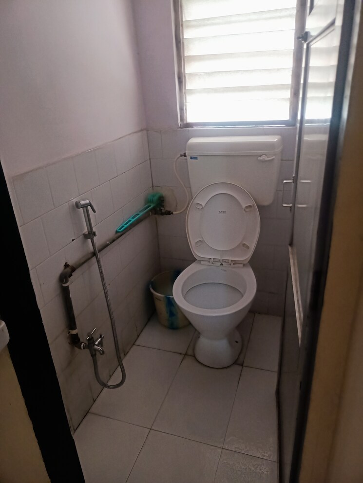 Bathroom, osho-park 1 Bedroom 600 Sq.Ft. Apartment In Naupada Thane 8923400