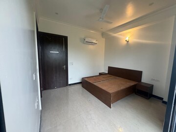 Room in 3 BHK Builder Floor at Sector 43 – for Rent