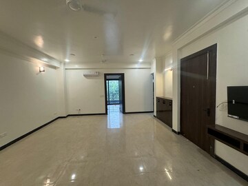 Room in 3 BHK Builder Floor at Sector 43 – for Rent