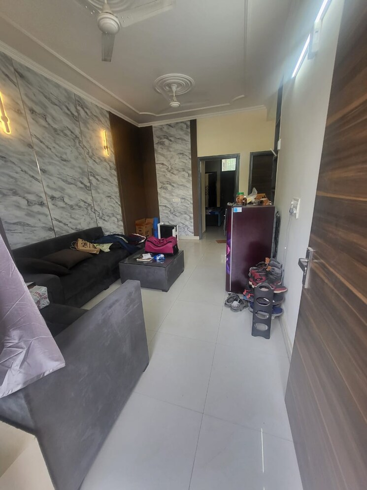  Parking, sector 43 3 Bedroom 200 Sq.Yd. Builder Floor In Sector 43 Gurgaon 8923401