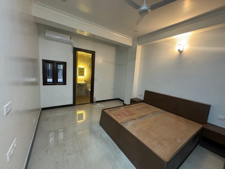 Room, sector 43 3 Bedroom 200 Sq.Yd. Builder Floor In Sector 43 Gurgaon 8923401