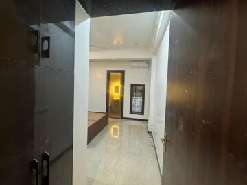 Building Lobby in 3 BHK Builder Floor at Sector 43 – for Rent