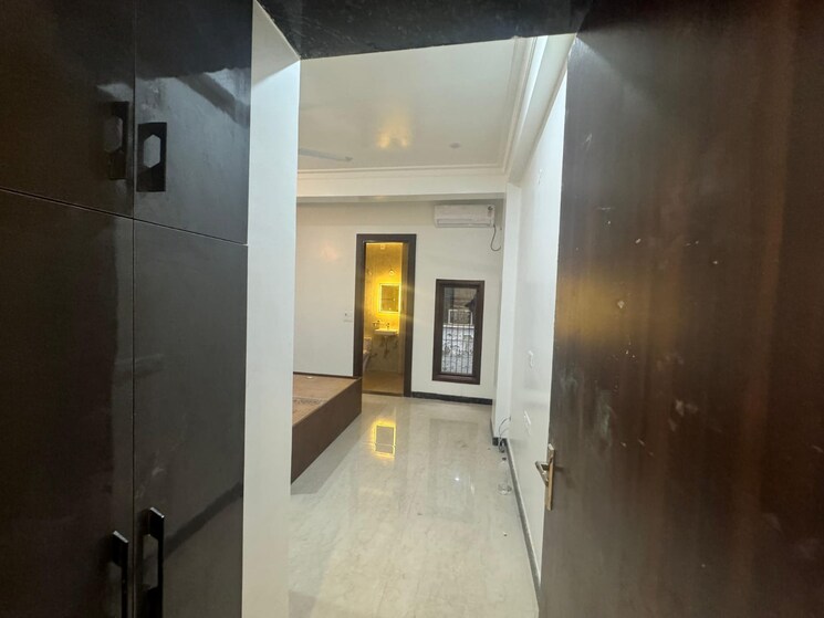 undefined, sector 43 3 Bedroom 200 Sq.Yd. Builder Floor In Sector 43 Gurgaon 8923401