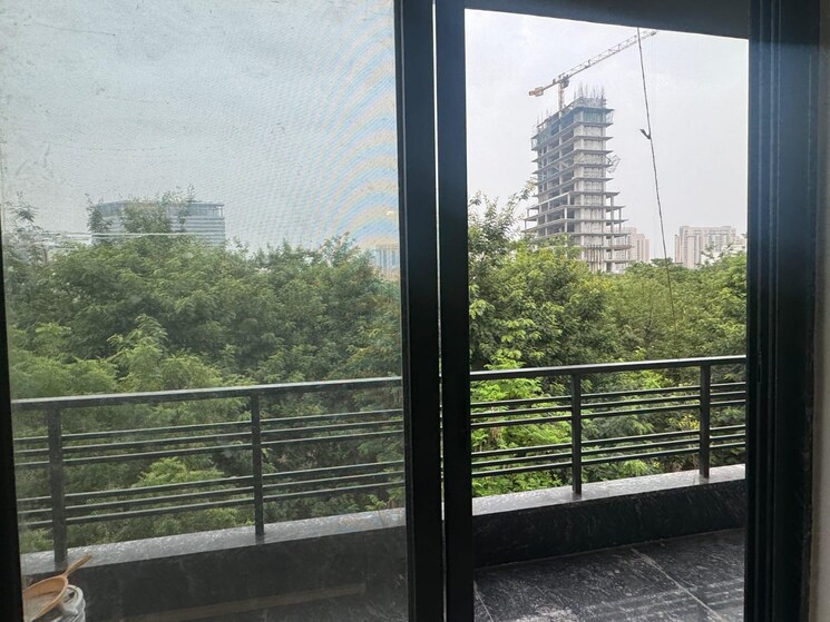 Balcony, sector 43 3 Bedroom 200 Sq.Yd. Builder Floor In Sector 43 Gurgaon 8923401