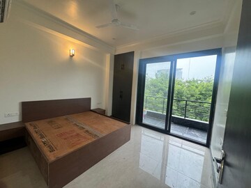 Room in 3 BHK Builder Floor at Sector 43 – for Rent