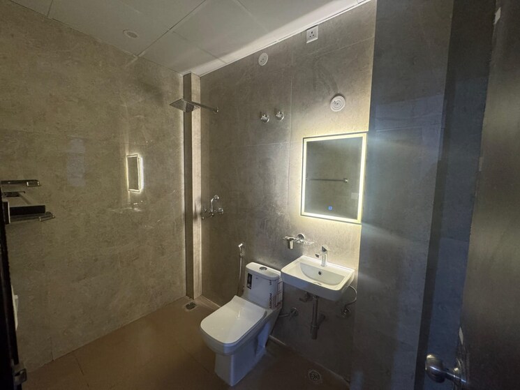 Bathroom, sector 43 3 Bedroom 200 Sq.Yd. Builder Floor In Sector 43 Gurgaon 8923401