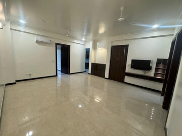 Room in 3 BHK Builder Floor at Sector 43 – for Rent