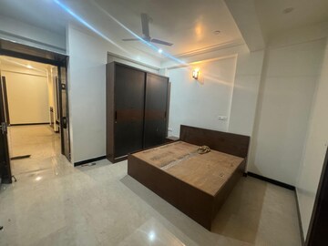 Room in 3 BHK Builder Floor at Sector 43 – for Rent