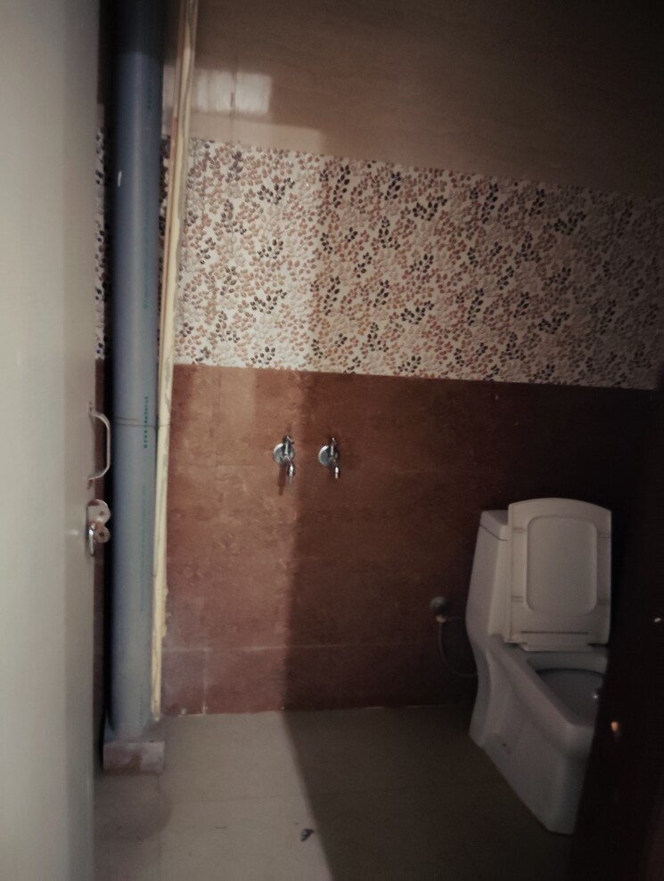 Washroom, subhash nagar Commercial Office Space 1400 Sq.Ft. In Subhash Nagar Gurgaon 8923394