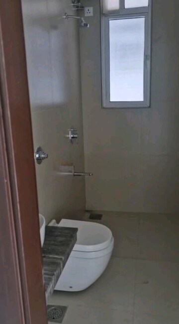 Bathroom in 3 BHK Apartment at Kapur Bawdi – for Rent