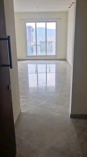 Living Room in 3 BHK Apartment at Kapur Bawdi – for Rent