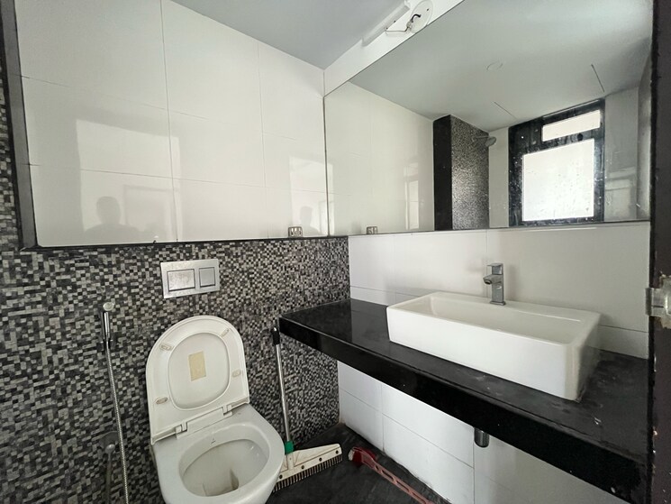 Attached Bathroom, lodha-casa-maxima 1.5 Bedroom 605 Sq.Ft. Apartment In Hatkesh Udhog Nagar Thane 8923514