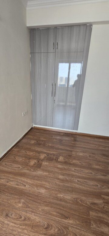 Room in 3 BHK Apartment at Amrapali Riverview, Amrapali Leisure Valley – for Rent