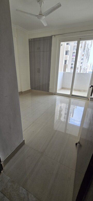 Bathroom in 3 BHK Apartment at Amrapali Riverview, Amrapali Leisure Valley – for Rent