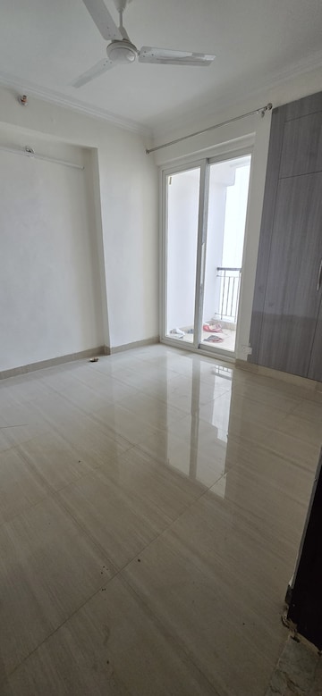 3 BHK Apartment For Rent in Amrapali Riverview, Amrapali Leisure Valley
