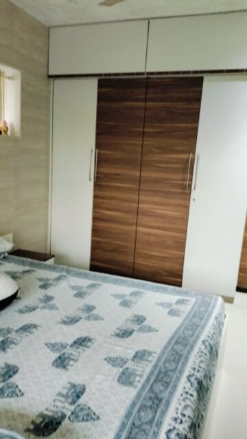 Room in 2 BHK Apartment at Mathew Mansion, Ic Colony – for Rent