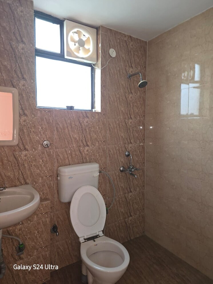 Bathroom, ansal-plaza-sector-23 2 Bedroom 2700 Sq.Ft. Builder Floor In Sector 23 Gurgaon 8923534