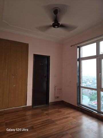 Room in 2 BHK Builder Floor at Ansal Plaza Sector-23, Sector 23 – for Rent