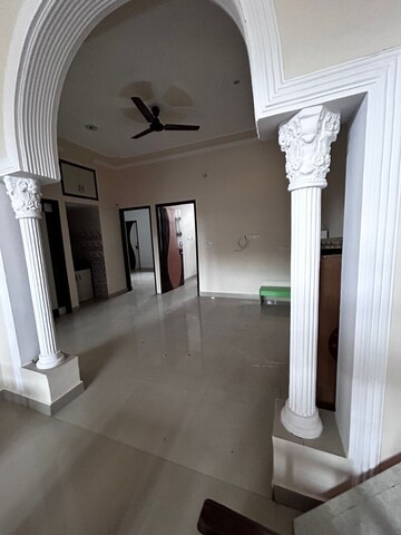 Building Lobby in 2 BHK Builder Floor at Ansal Plaza Sector-23, Sector 23 – for Rent