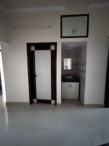 Room in 2 BHK Builder Floor at Ansal Plaza Sector-23, Sector 23 – for Rent