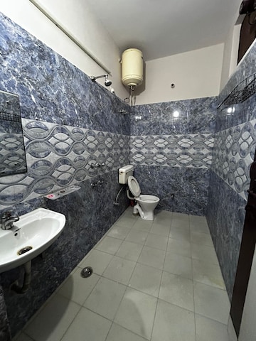 Bathroom in 2 BHK Builder Floor at Ansal Plaza Sector-23, Sector 23 – for Rent