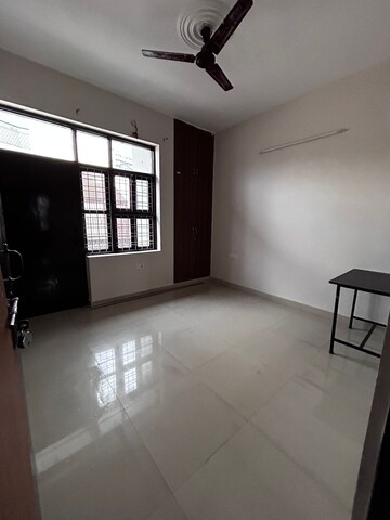Room in 2 BHK Builder Floor at Ansal Plaza Sector-23, Sector 23 – for Rent