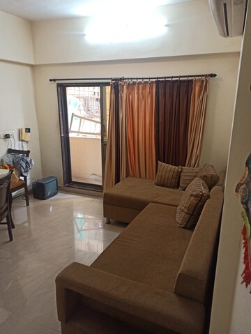 Team Area in 2 BHK Apartment at Mohini Castle, Khar West – for Rent
