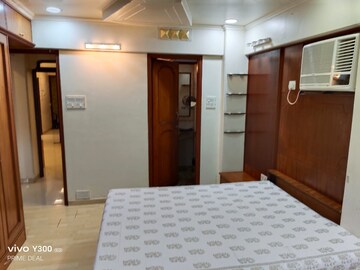 Bedroom in 2.5 BHK Apartment at Khar West – for Rent