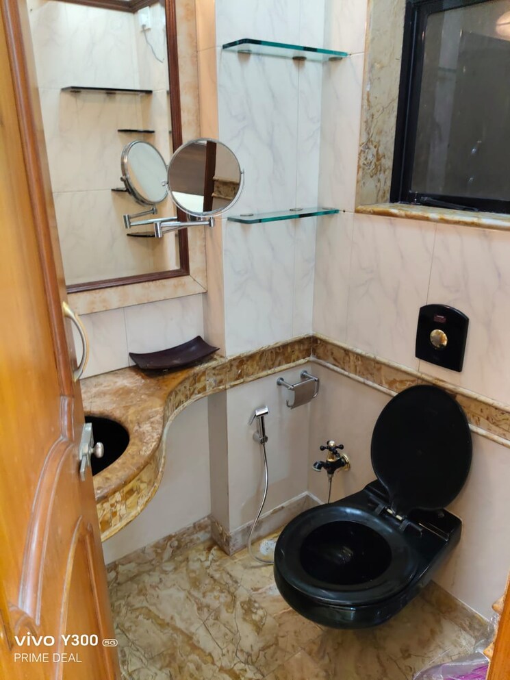 Attached Bathroom, khar west 2.5 Bedroom 1400 Sq.Ft. Apartment In Khar West Mumbai 8923562