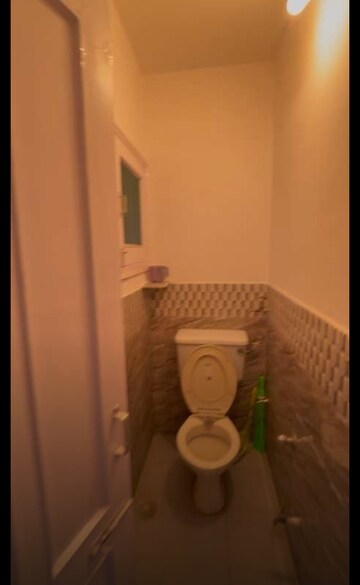 Bathroom in 2 BHK Builder Floor at Sector 33 – for Rent